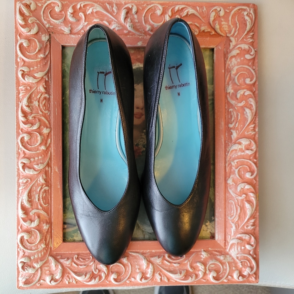 Thierry Rabotin ~ Black Italian Leather Pump ~ VGUC~ (Euro 37.5N)